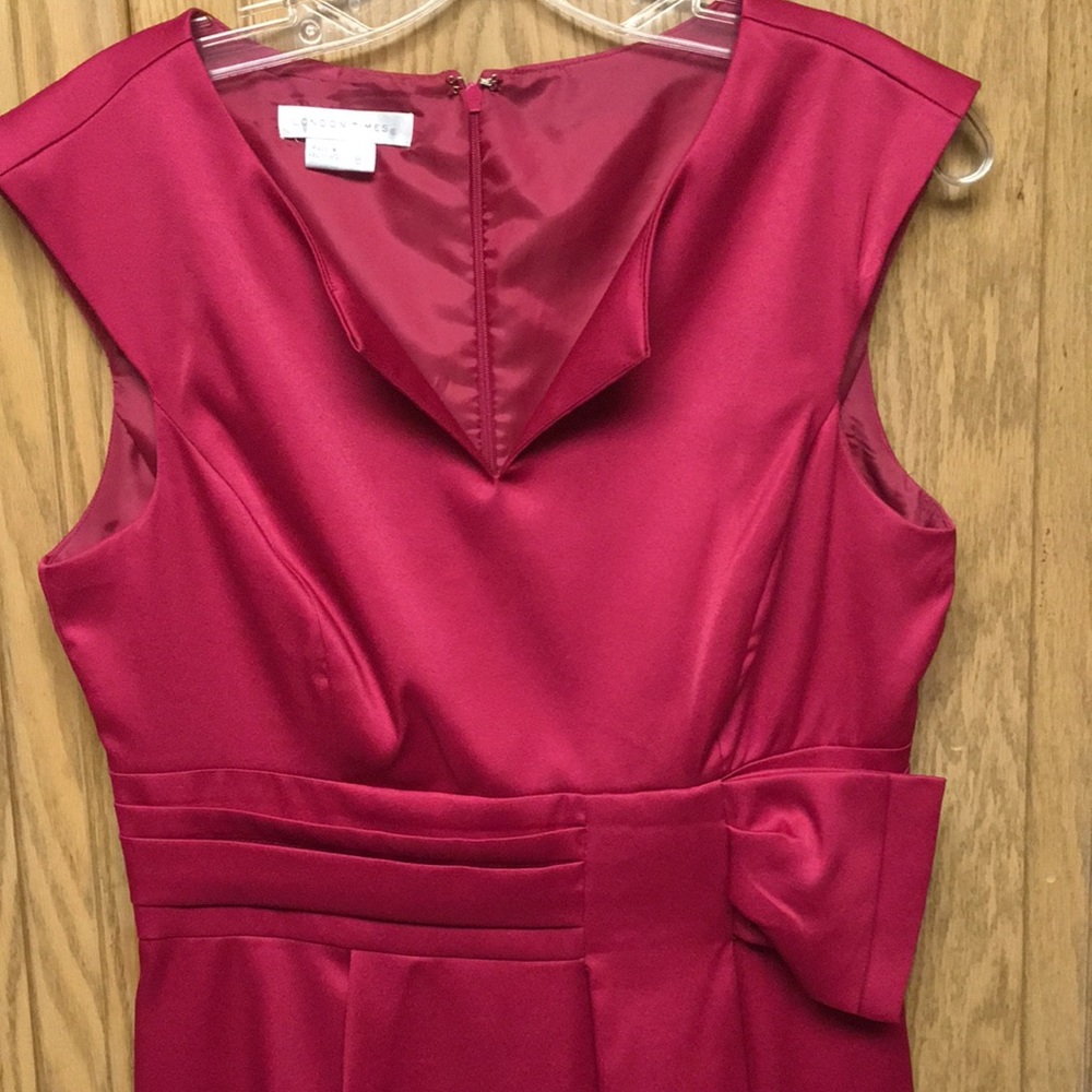 London Times Sleeveless Formal Dress.